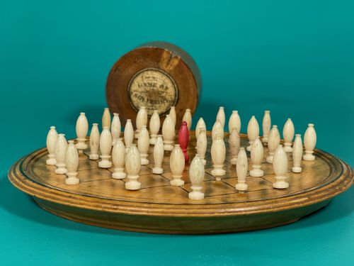 ANTIQUE TREEN PEG SOLITAIRE BOARD PEGS IN BOX - ADDITIONAL PHOTO 11