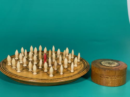 ANTIQUE TREEN PEG SOLITAIRE BOARD PEGS IN BOX - ADDITIONAL PHOTO 19