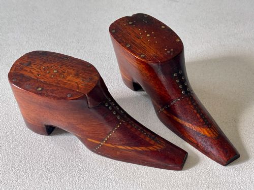 a pair of antique snuff shoes - CATEGORY: ANTIQUE BOXES - DATED 19TH CENTURY