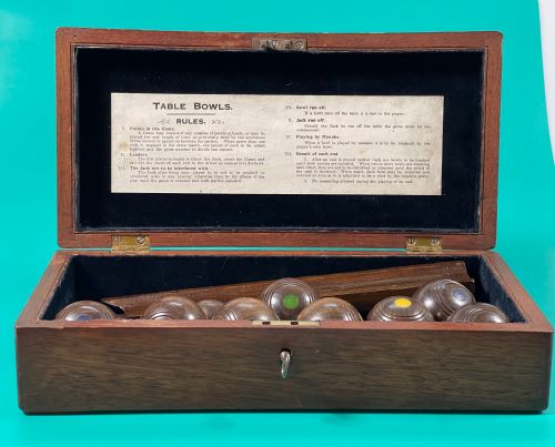 ANTIQUE TREEN TABLE BOWLS MAHOGANY BOXED WITH CHUTE COMPLETE SET OF BOWLS KEY - ADDITIONAL PHOTO 1
