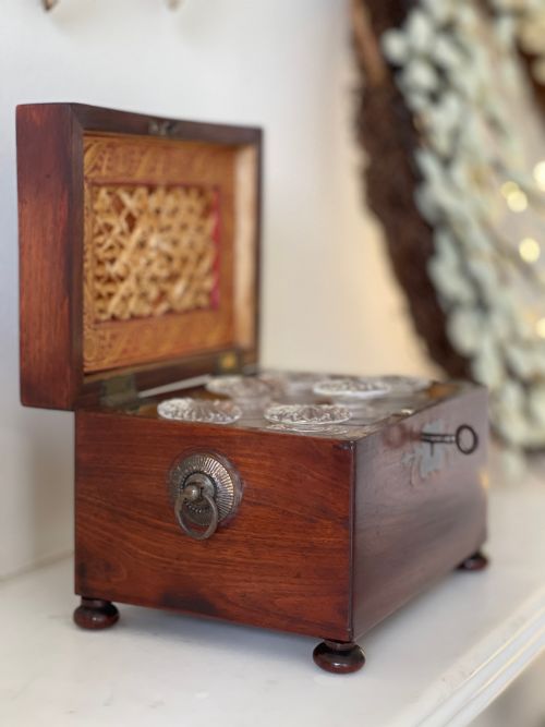 ANTIQUE ROSEWOOD SCENT BOX COMPLETE WITH ITS CUT GLASS SCENT BOTTLES - ADDITIONAL PHOTO 3