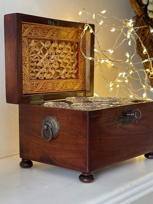 ANTIQUE ROSEWOOD SCENT BOX COMPLETE WITH ITS CUT GLASS SCENT BOTTLES - ADDITIONAL PHOTO 5