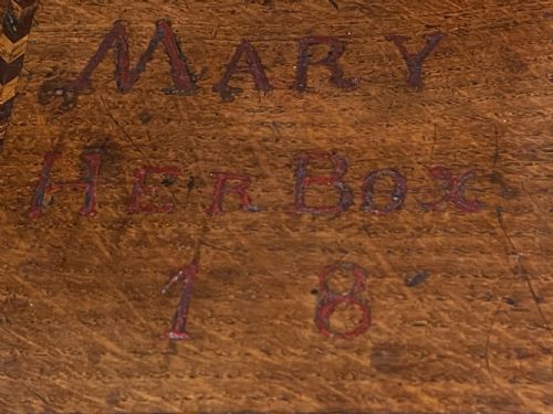 A SMALL GEORGIAN OAK CHEST BOX NAMED DATED 1829 - ADDITIONAL PHOTO 4