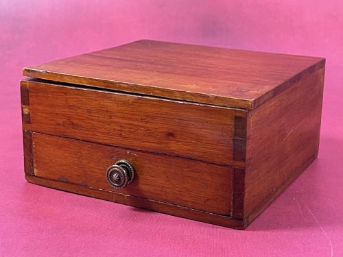 A DOCTORS COLOUR BLIND TESTING BOX - ADDITIONAL PHOTO 5