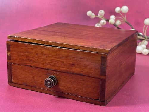 A DOCTORS COLOUR BLIND TESTING BOX - ADDITIONAL PHOTO 6