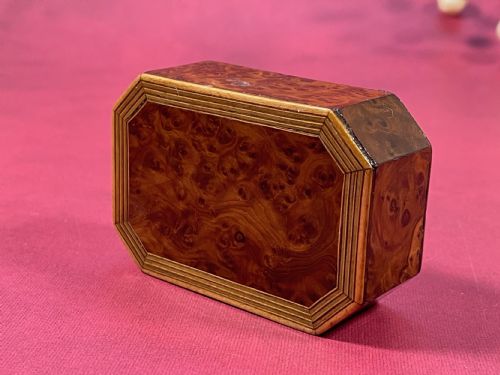 A GEORGIAN YEW WOOD SNUFF BOX - ADDITIONAL PHOTO 1