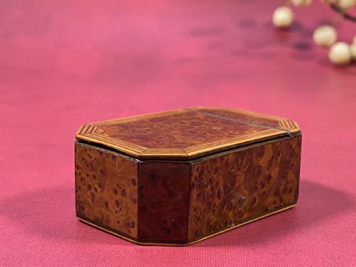 A GEORGIAN YEW WOOD SNUFF BOX - ADDITIONAL PHOTO 4