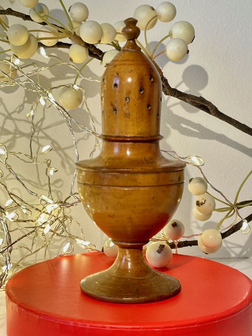 antique treen spice muffineer line decoration - CATEGORY: ANTIQUE MISCELLANEOUS - DATED 19TH CENTURY