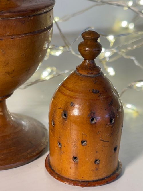 ANTIQUE TREEN SPICE MUFFINEER LINE DECORATION - ADDITIONAL PHOTO 3