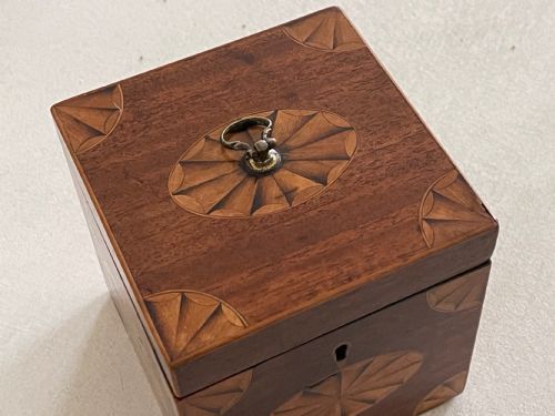 A GEORGIAN MAHOGANY INLAID TEA CADDY - ADDITIONAL PHOTO 6