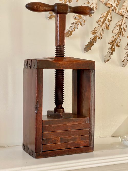 antique treen press for cards small books postcards etc - CATEGORY: ANTIQUE MISCELLANEOUS - DATED 19TH CENTURY