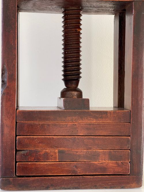 ANTIQUE TREEN PRESS FOR CARDS SMALL BOOKS POSTCARDS ETC - ADDITIONAL PHOTO 1