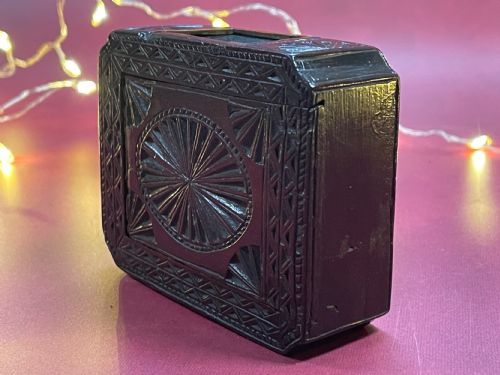 A RARE ANTIQUE TREEN CHIP CARVED DOUBLESIDED BOX MAKE UP BOX - ADDITIONAL PHOTO 4