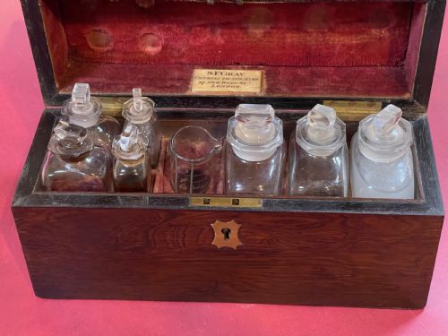 A SMALL GEORGIAN ANTIQUE DOMESTIC APOTHECARY CHEST - ADDITIONAL PHOTO 4