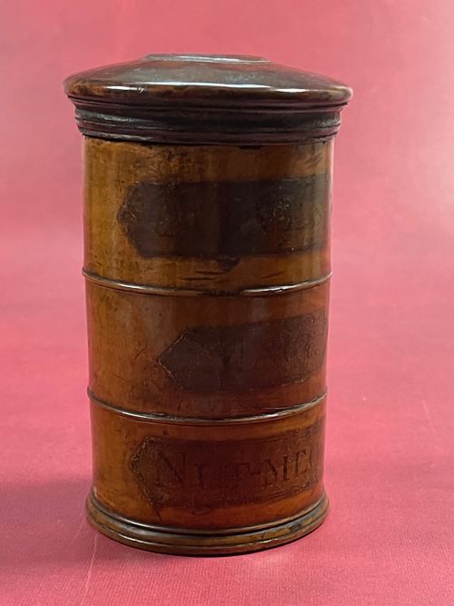 AN ANTIQUE TREEN THREE TIER SPICE TOWER WONDERFUL PATINATION - ADDITIONAL PHOTO 3