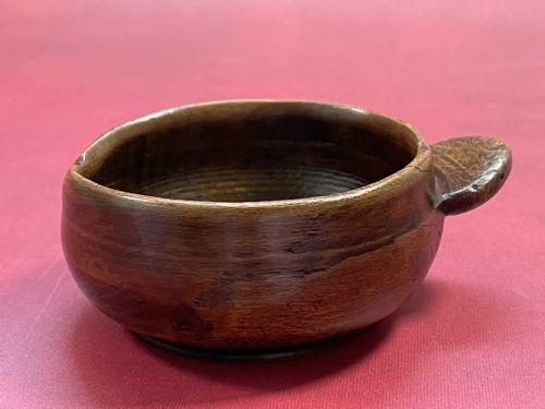 AN ANTIQUE TREEN SCOTTISH PORRINGER - ADDITIONAL PHOTO 2