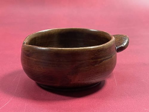 AN ANTIQUE TREEN SCOTTISH PORRINGER - ADDITIONAL PHOTO 4