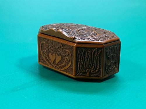an antique boxwood snuff box carved hearts flowers - CATEGORY: ANTIQUE BOXES - DATED 19TH CENTURY