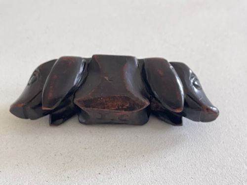 ANTIQUE WALNUT DOG SNUFF BOX - ADDITIONAL PHOTO 1