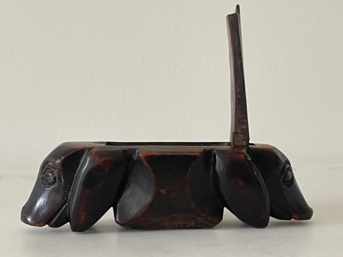 ANTIQUE WALNUT DOG SNUFF BOX - ADDITIONAL PHOTO 3