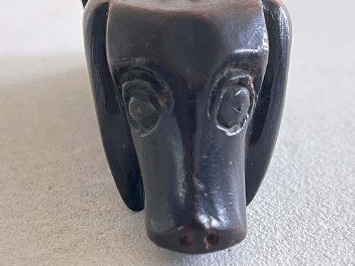 ANTIQUE WALNUT DOG SNUFF BOX - ADDITIONAL PHOTO 4