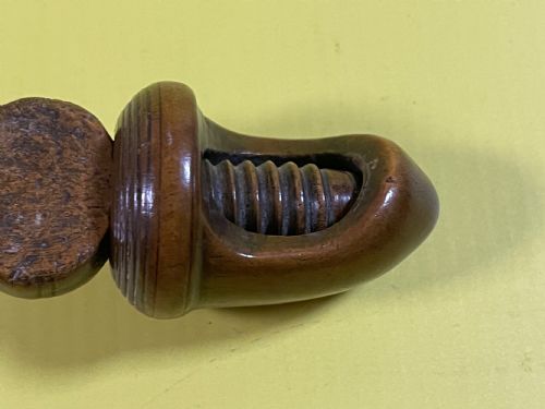 AN ANTIQUE TREEN GEORGIAN NUTCRACKER SHAPE OF AN ACORN - ADDITIONAL PHOTO 4