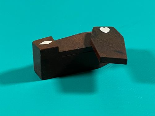 AN ANTIQUE COFFIN SNUFF BOX HEART DIAMOND INLAY - ADDITIONAL PHOTO 3