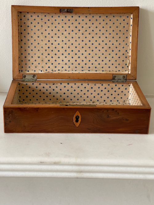 AN ANTIQUE YEW WOOD TUNBRIDGE WARE TUMBLING BLOCK BOX - ADDITIONAL PHOTO 6
