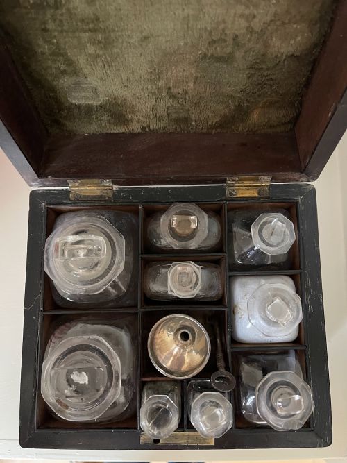 A SMALL ENGLISHGEORGIAN DOMESTIC MEDICINE CHEST - ADDITIONAL PHOTO 7