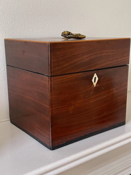 A SMALL ENGLISHGEORGIAN DOMESTIC MEDICINE CHEST - ADDITIONAL PHOTO 8