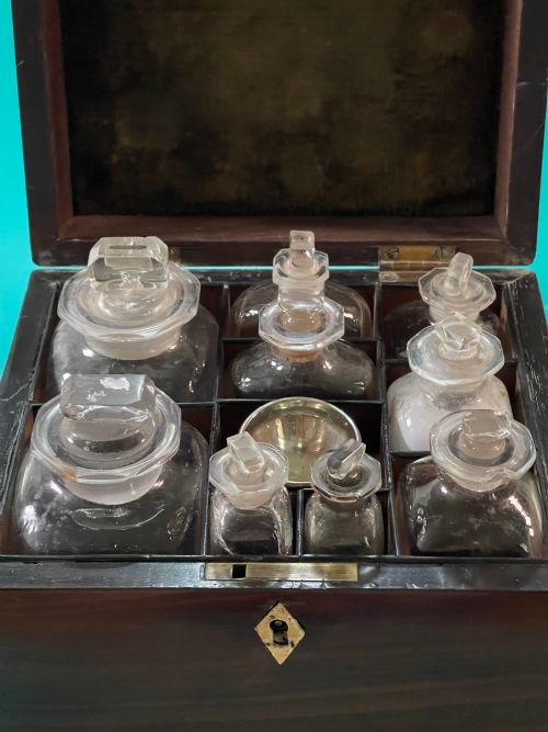 A SMALL ENGLISHGEORGIAN DOMESTIC MEDICINE CHEST - ADDITIONAL PHOTO 12