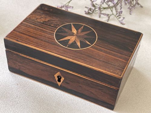 A SMALL ANTIQUE TUNBRIDGE WARE BOX WORKING KEY - ADDITIONAL PHOTO 3