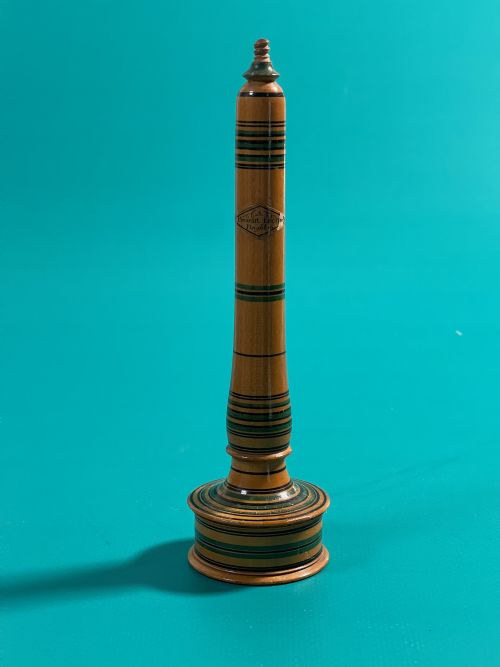 A RARE TUNBRIDGE WARE TRAVELLING CANDLESTICK - ADDITIONAL PHOTO 2