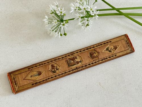 ANTIQUE STRAW WORK SILK SKEIN HOLDER - ADDITIONAL PHOTO 2
