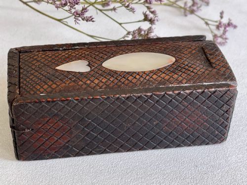 a lovely georgian domino box - CATEGORY: ANTIQUE MISCELLANEOUS - DATED GEORGIAN