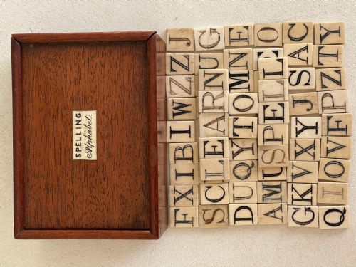 AN ANTIQUE ALPHABET SPELLING BOX - ADDITIONAL PHOTO 2
