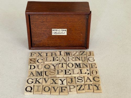 AN ANTIQUE ALPHABET SPELLING BOX - ADDITIONAL PHOTO 4