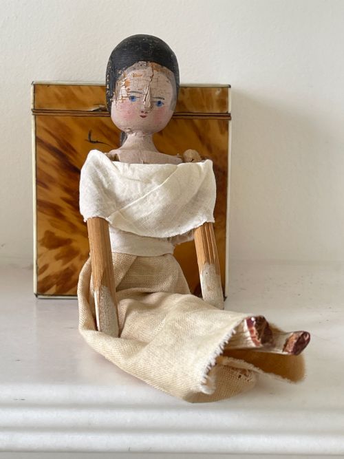 AN EARLY 1900S GRODNERTAL DOLL NEAT PROPORTIONS - ADDITIONAL PHOTO 4