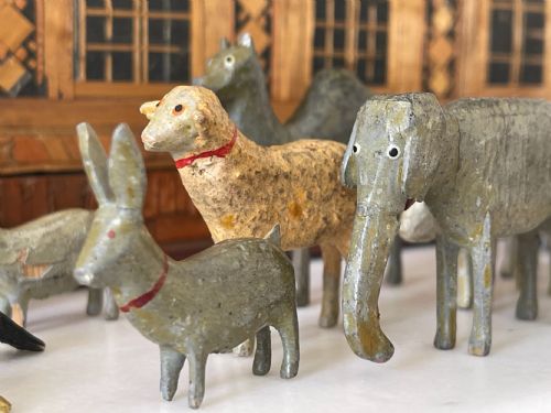 ANTIQUE STRAW WORK NOAHS ARK WITH ANIMALS BIRDS AND FIGURES - ADDITIONAL PHOTO 4