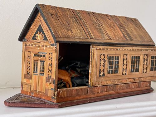 ANTIQUE STRAW WORK NOAHS ARK WITH ANIMALS BIRDS AND FIGURES - ADDITIONAL PHOTO 9