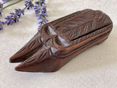 AN ANTIQUE DOUBLE SNUFF SHOE - ADDITIONAL PHOTO 1