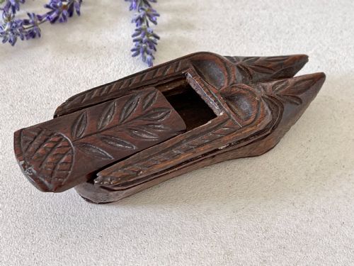 AN ANTIQUE DOUBLE SNUFF SHOE - ADDITIONAL PHOTO 2