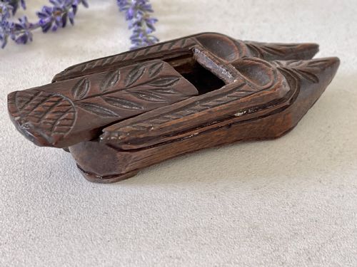 AN ANTIQUE DOUBLE SNUFF SHOE - ADDITIONAL PHOTO 3