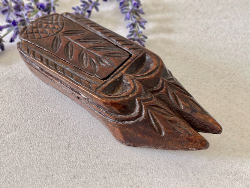 AN ANTIQUE DOUBLE SNUFF SHOE - ADDITIONAL PHOTO 7