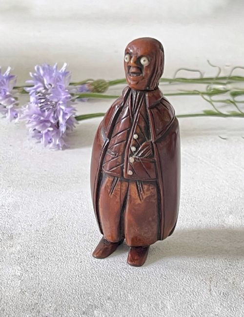 AN ANTIQUE COQUILLA NUT FIGURAL SNUFF BOX - ADDITIONAL PHOTO 1