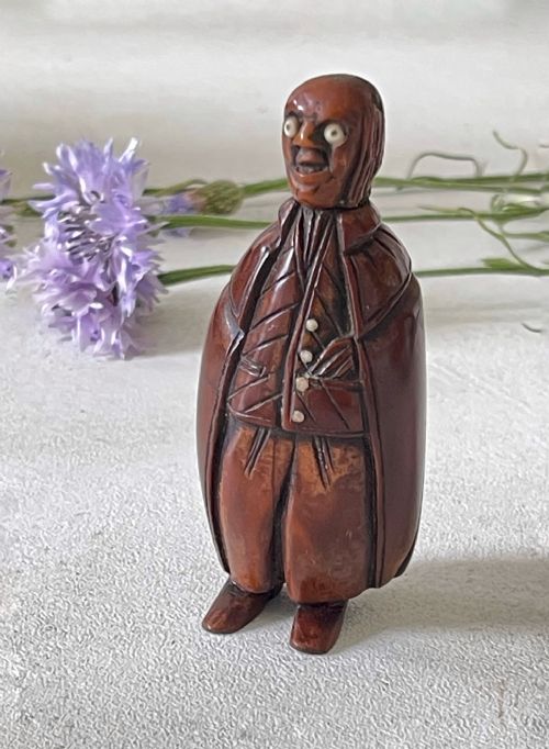 AN ANTIQUE COQUILLA NUT FIGURAL SNUFF BOX - ADDITIONAL PHOTO 5