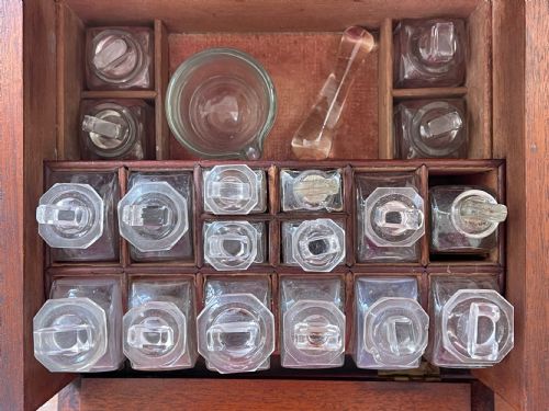 AN ANTIQUE APOTHECARY MEDICAL CHEST BY MAWS SON LONDON - ADDITIONAL PHOTO 11