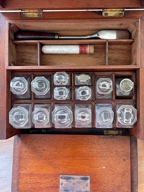 AN ANTIQUE APOTHECARY MEDICAL CHEST BY MAWS SON LONDON - ADDITIONAL PHOTO 12