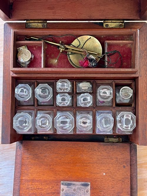 AN ANTIQUE APOTHECARY MEDICAL CHEST BY MAWS SON LONDON - ADDITIONAL PHOTO 13