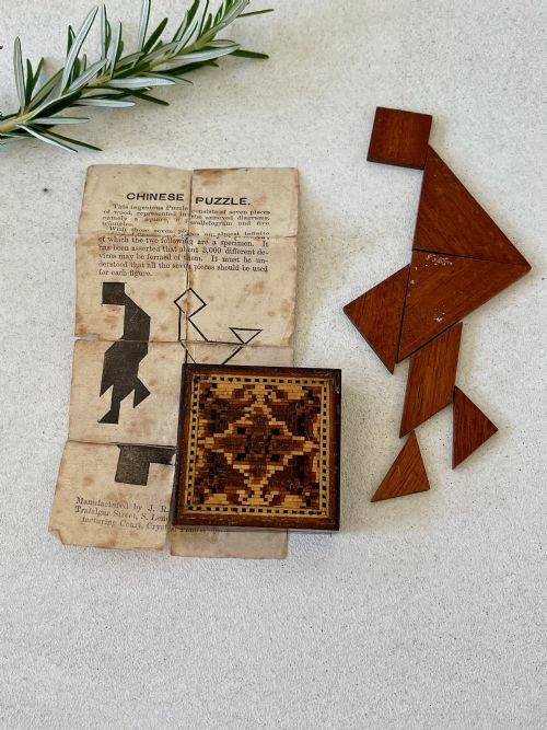 AN ANTIQUE TREEN TUNBRIDGE WARE PUZZLE UNUSUALLY STILL RETAINING ITS ORIGINAL INSTRUCTIONS - ADDITIONAL PHOTO 3